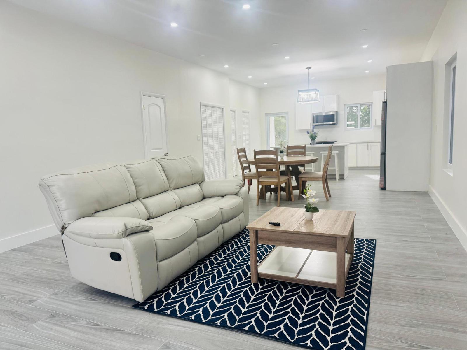 SOUTH OCEAN ESTATES — photo 4