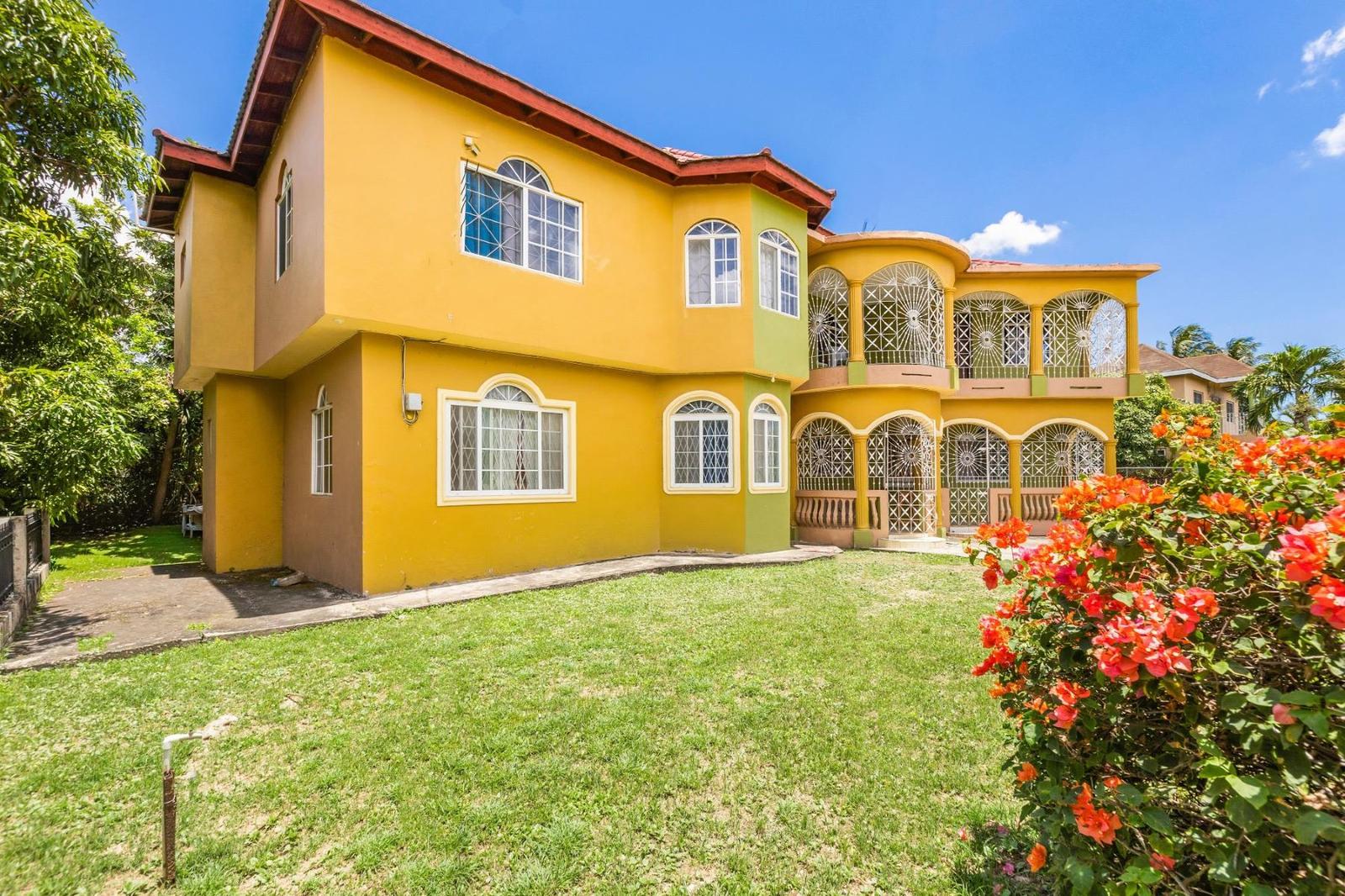 8 Bedroom House for Sale, 8 Turners Court, Clarendon, Jamaica — photo 2