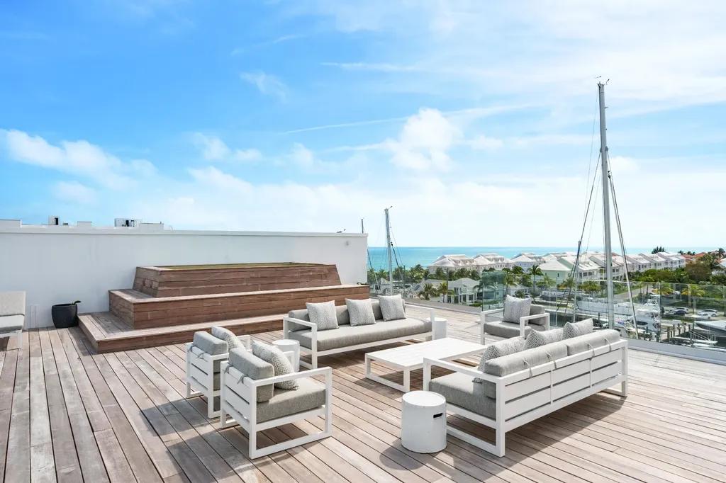 3-bedroom penthouse in Palm Cay, Nassau — photo 2