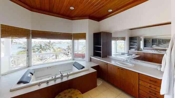 4 Bed Property Incl Private Beach, Pool & Boat Dock — photo 5