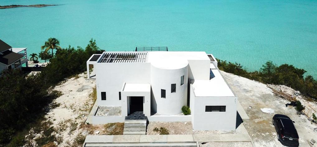 Stunning 4BR Breakwater Villa in Chalk Sound — photo 4