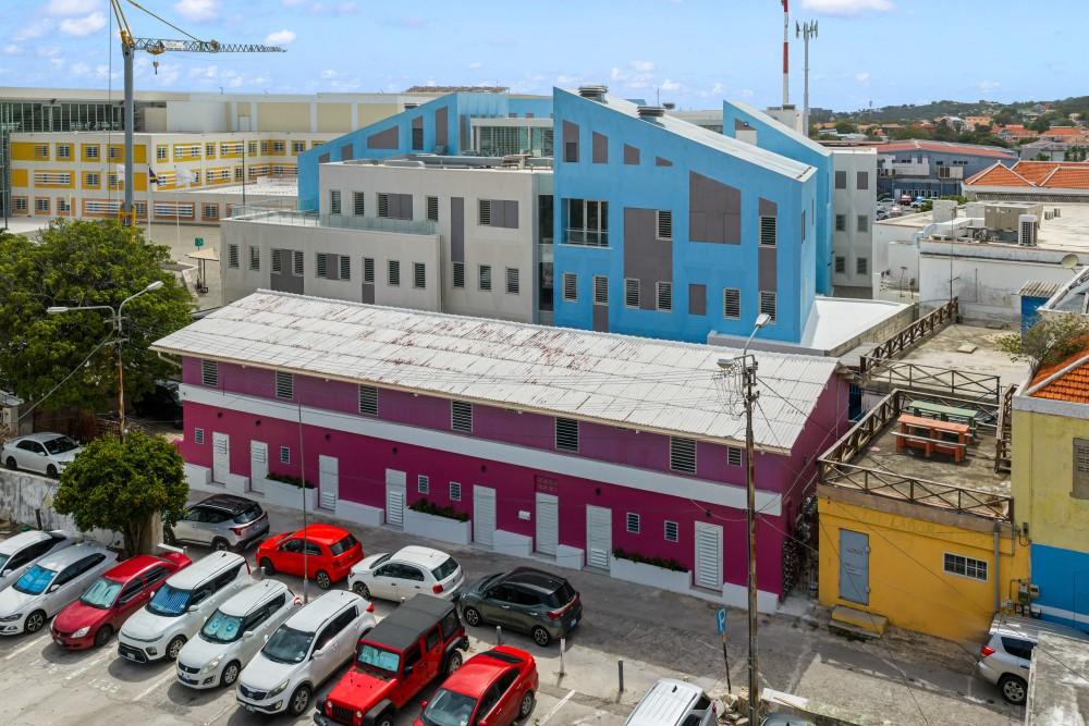 Investment property with 12 renovated apartments in Otrobanda — photo 1