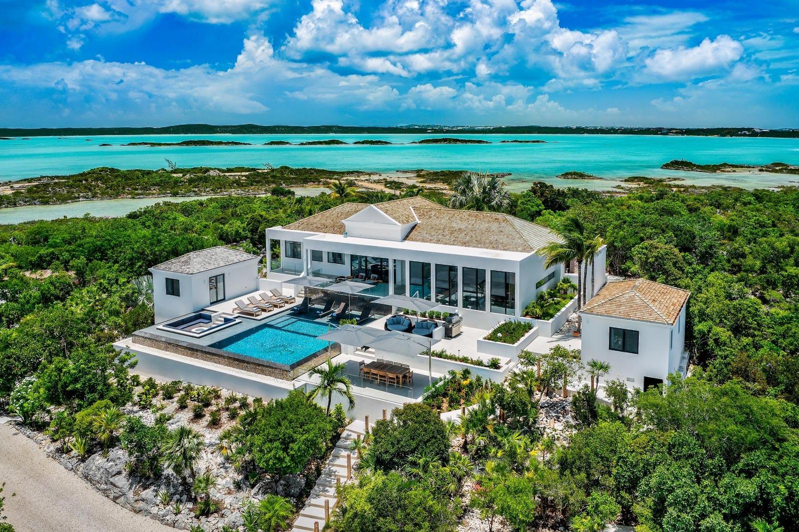 Alizee Villa — photo 1