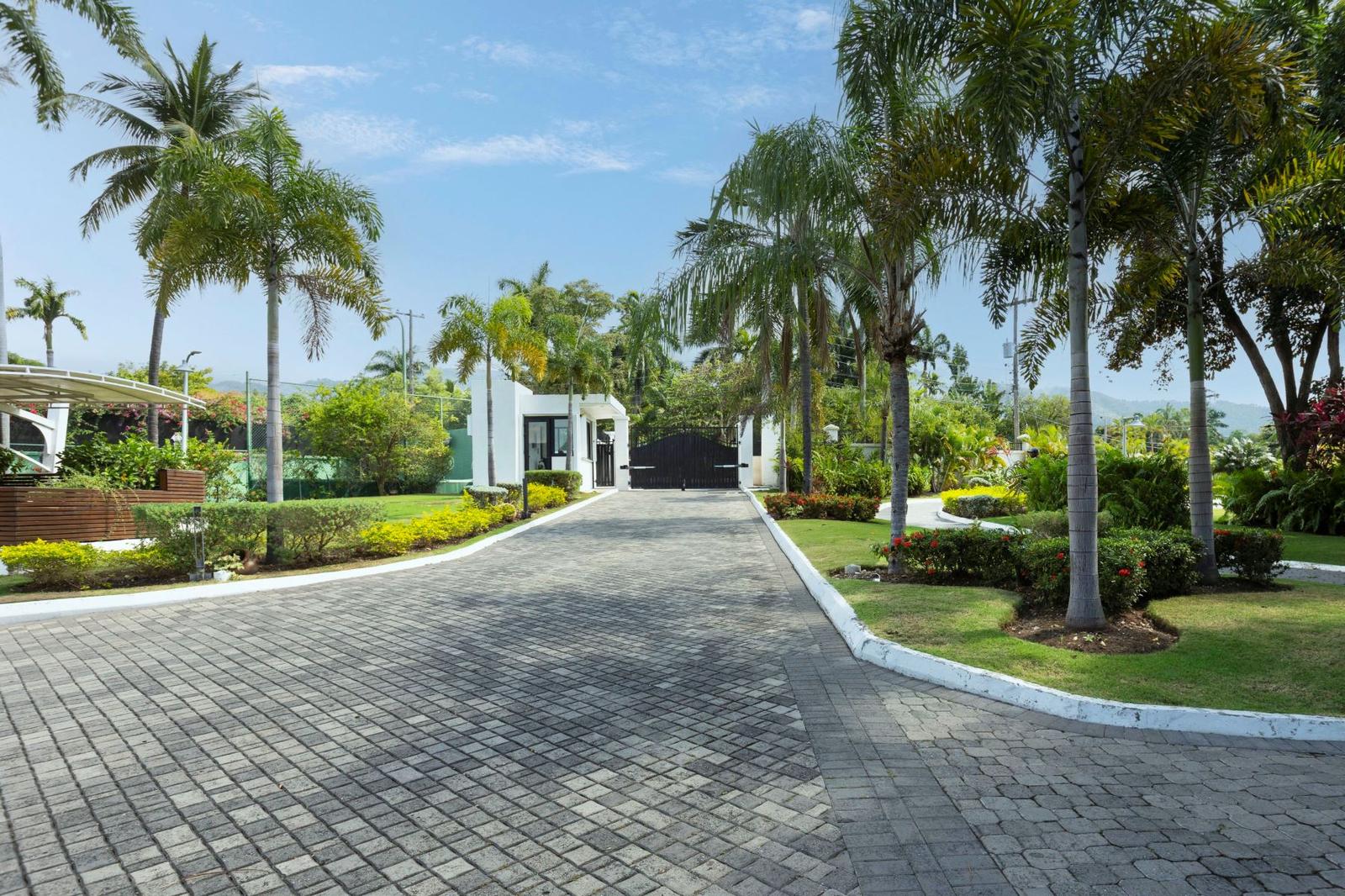 6 Bedroom Luxury Estate for Sale, 34-36 Earls Court, Kingston 8, Jamaica — photo 5