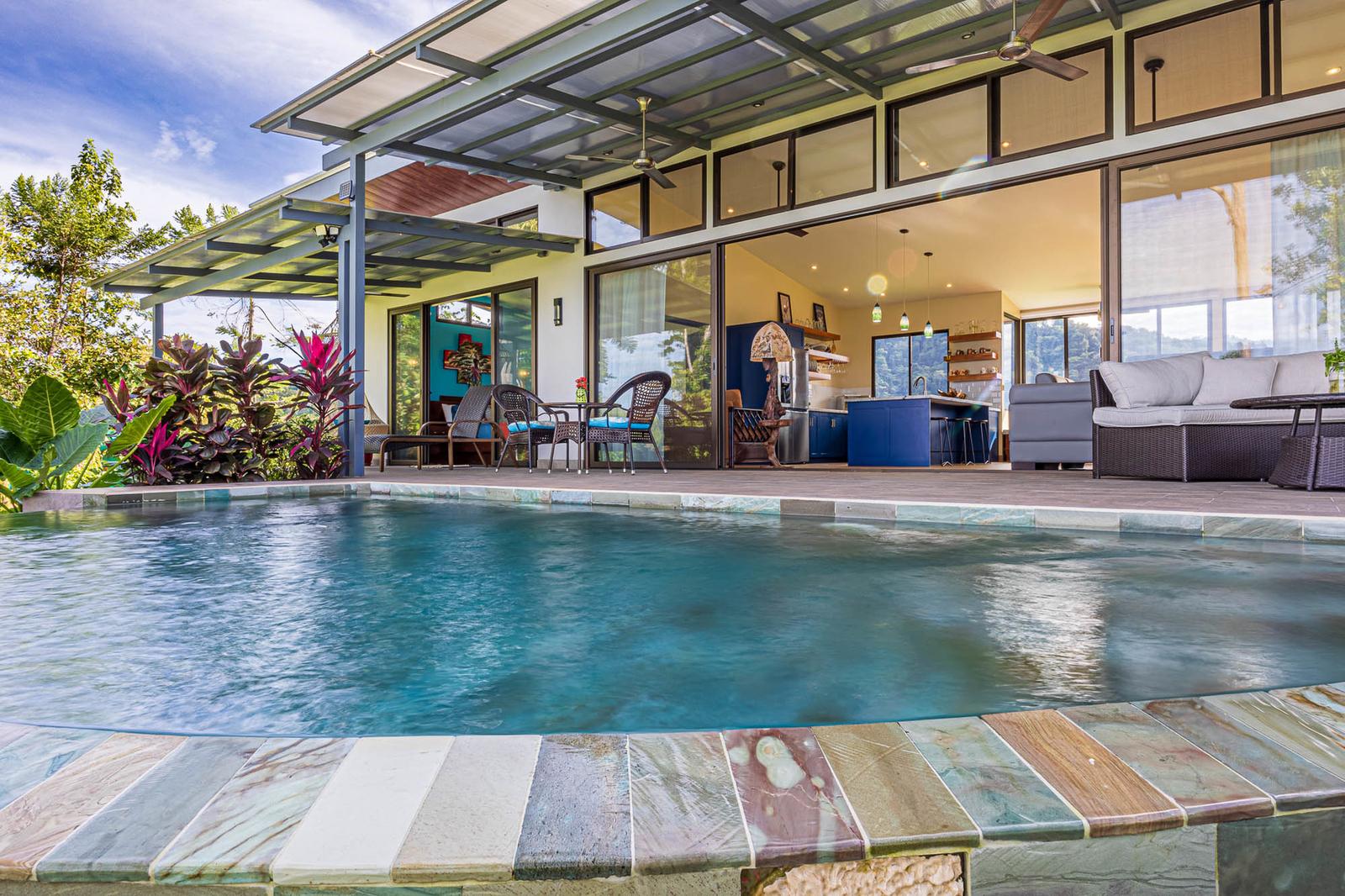 6 Bedroom Home for Sale in Portalon, Manuel Antonio, Puntarenas, Costa Rica — photo 1