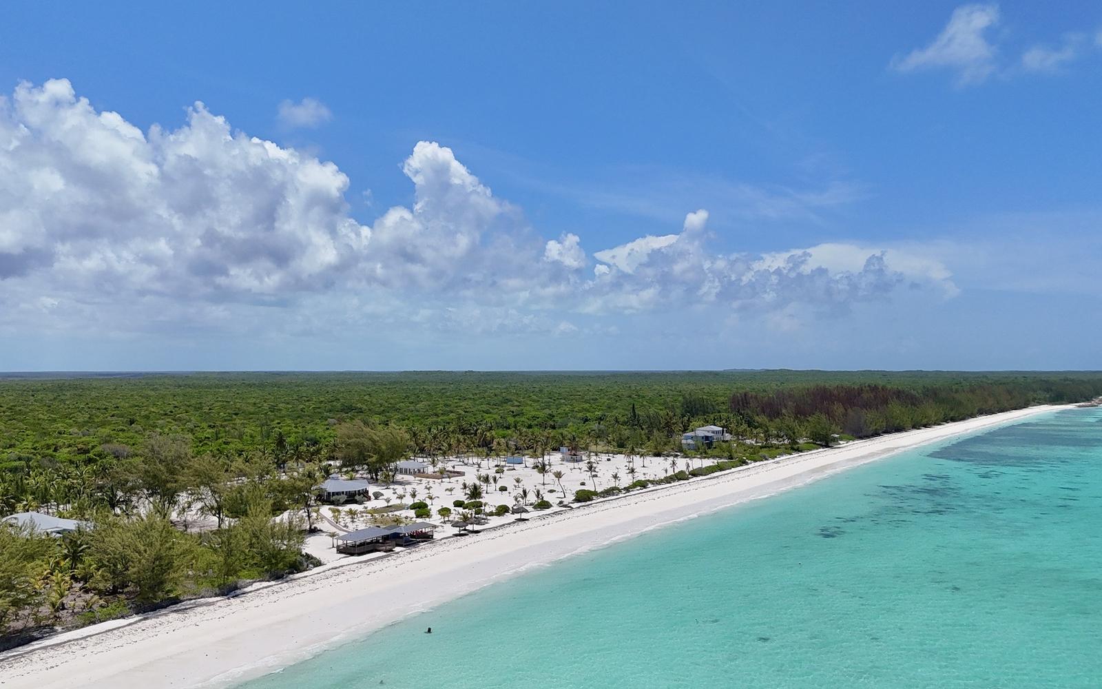 8 Bedroom 4 Villa Beachfront Estate for Sale, Kemp's Bay, Andros, Bahamas — photo 4