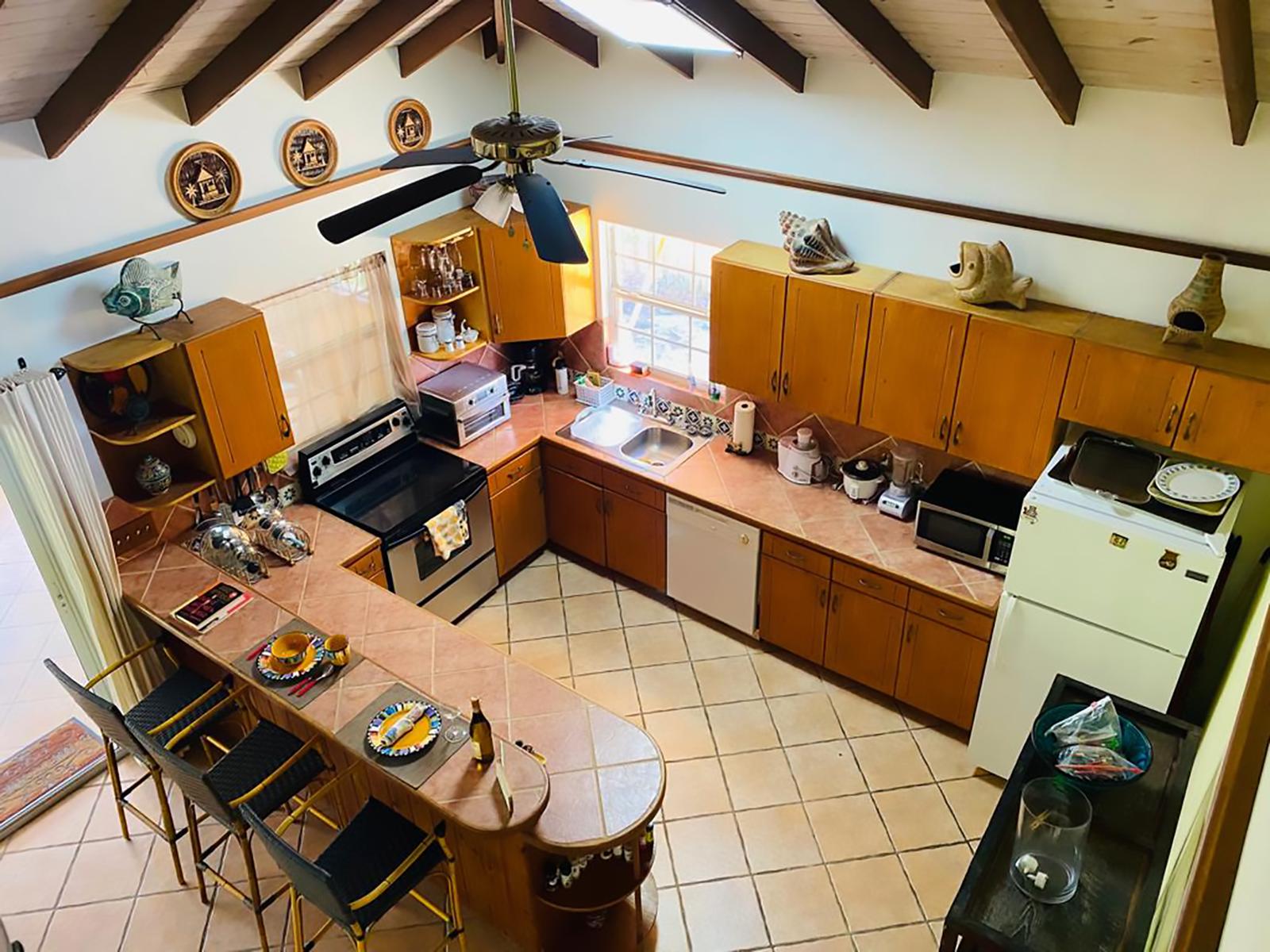 Leeward Home with Guest House — photo 5