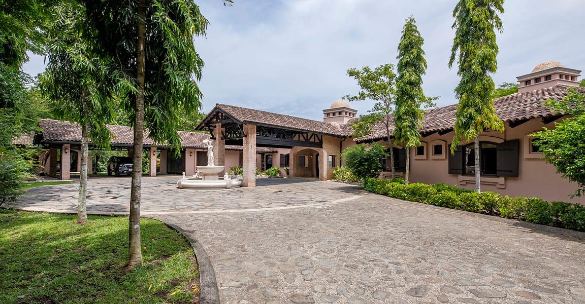 4 Bedroom Luxury House for Sale, Villas De Arroyo, Alajuela, Costa Rica — photo 5