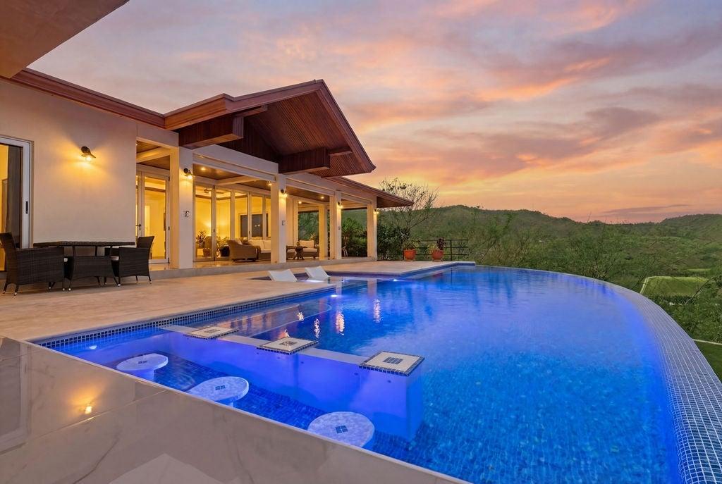 3 Bedroom Luxury Ocean View Villa for Sale in Isabella, Playas del Coco — photo 1