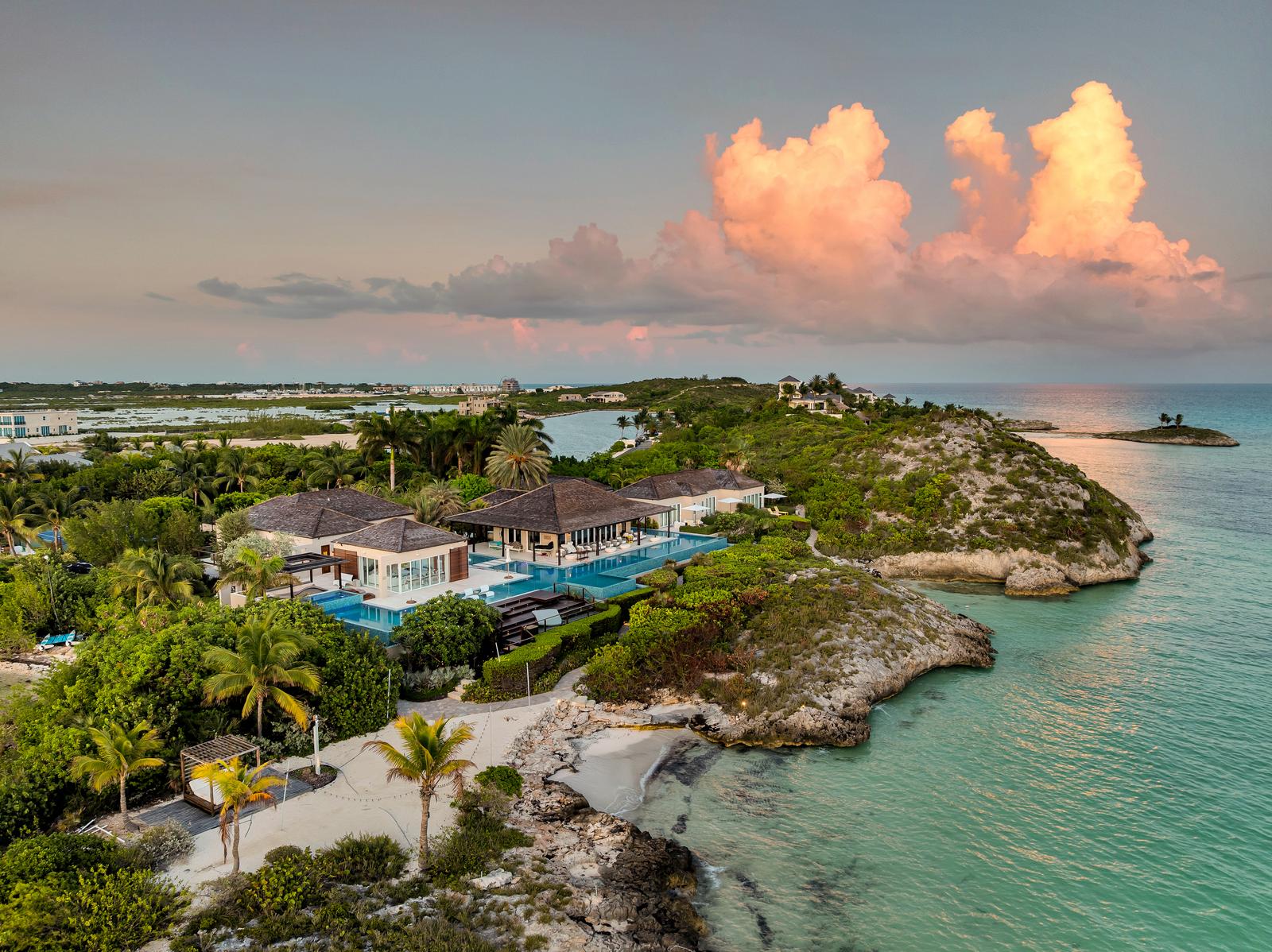 8 Bedroom Estate for Sale in Providenciales, Turks and Caicos Islands — photo 3