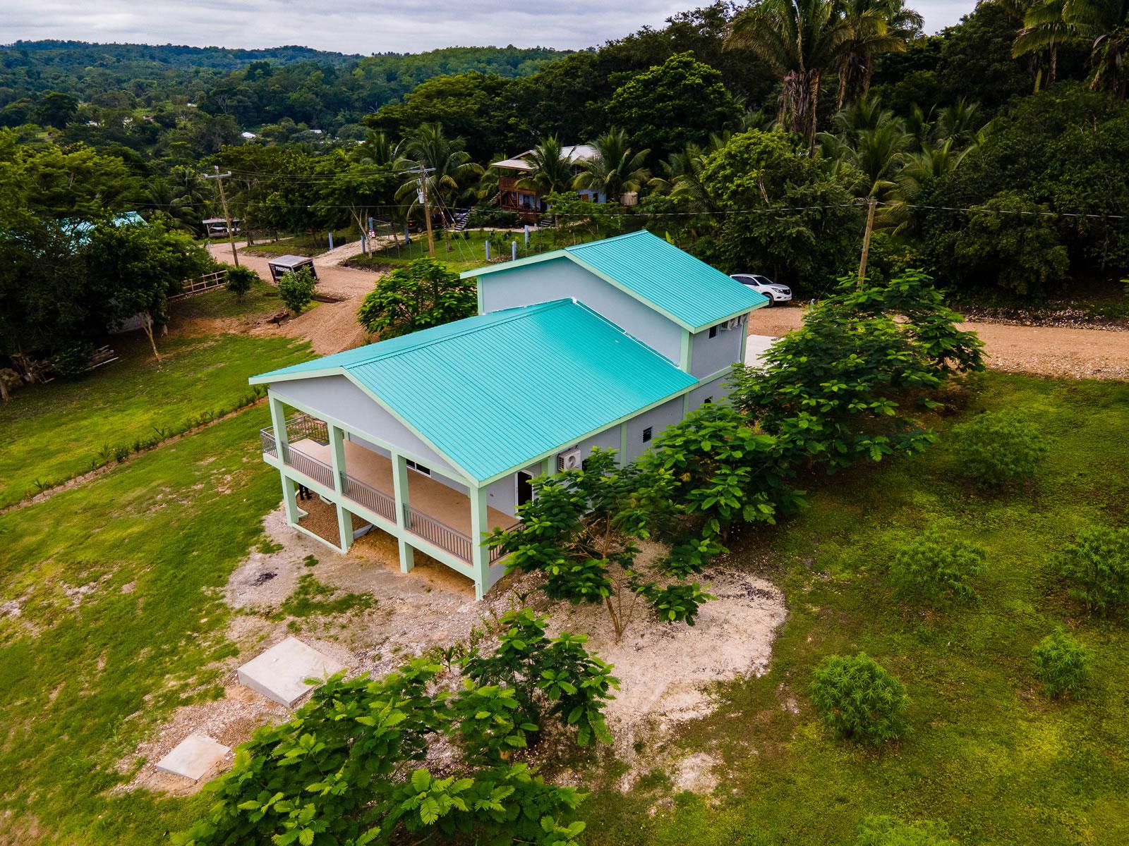 Newly Built Home with Pool, Fruit Trees, and Stunning Views in Bullet Tree Falls — photo 3