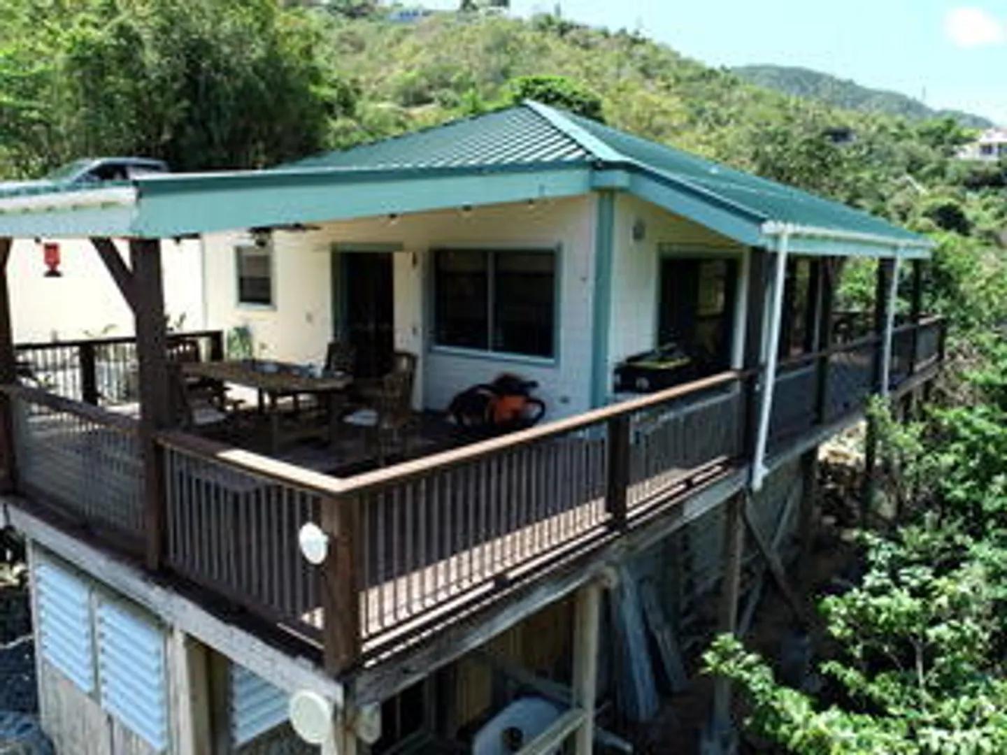 2 Beds 2 Baths 950 Sqft — photo 3