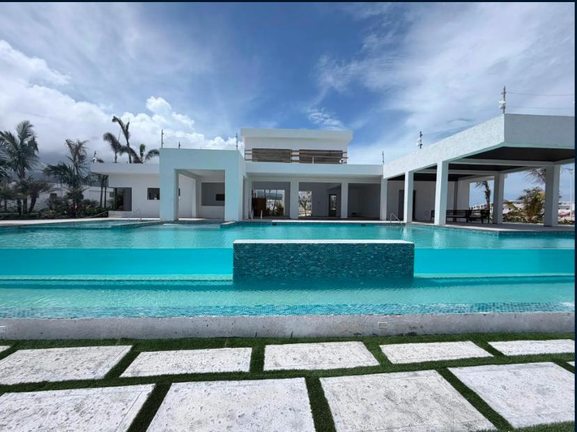 3 bedroom Apartment for sale — New Featured Listing~Oceanfront Living in Jamaica ! PARADISIAC BEACH CLUB , Saint Ann, Jamaica — photo 1