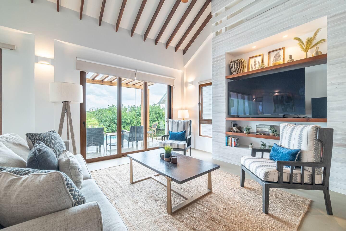 4-Bedroom Canal-Front Villa with Guest Casita & Pool in San Pedro — photo 4