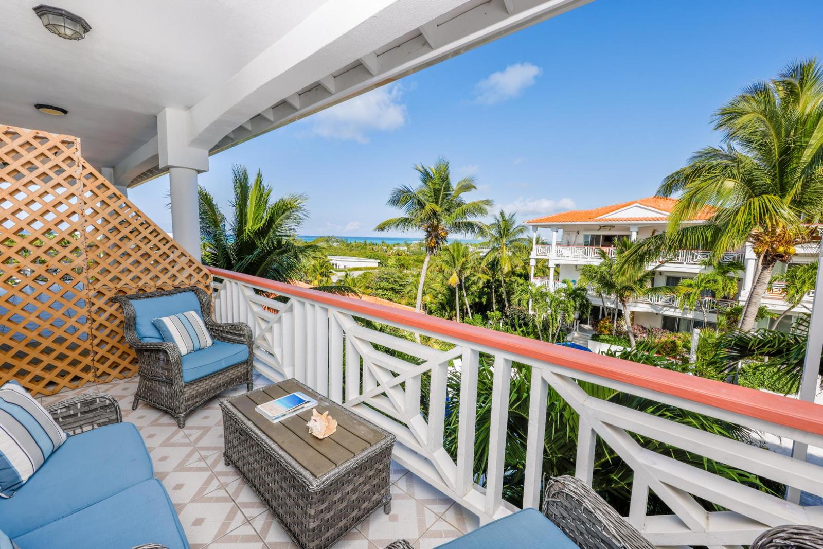 C305 Queen Angel Resort Condo — photo 1