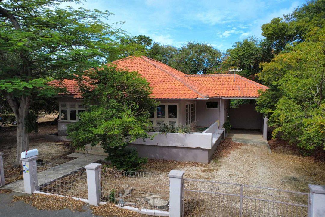 Authentic Tropical 4-Bedroom Home with Exceptional Potential in Gaitu, Curaçao — photo 1