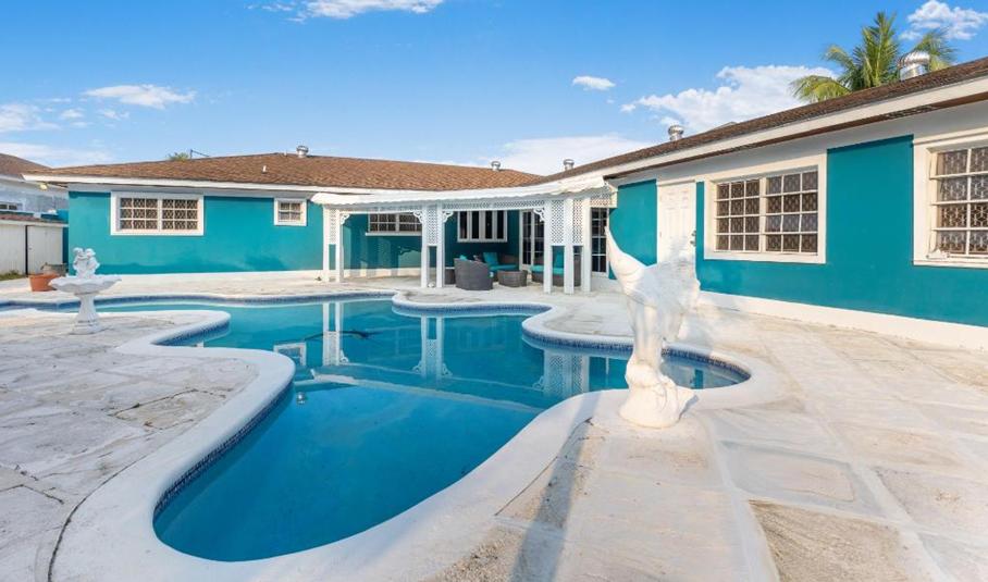4 bedroom property for sale — photo 1