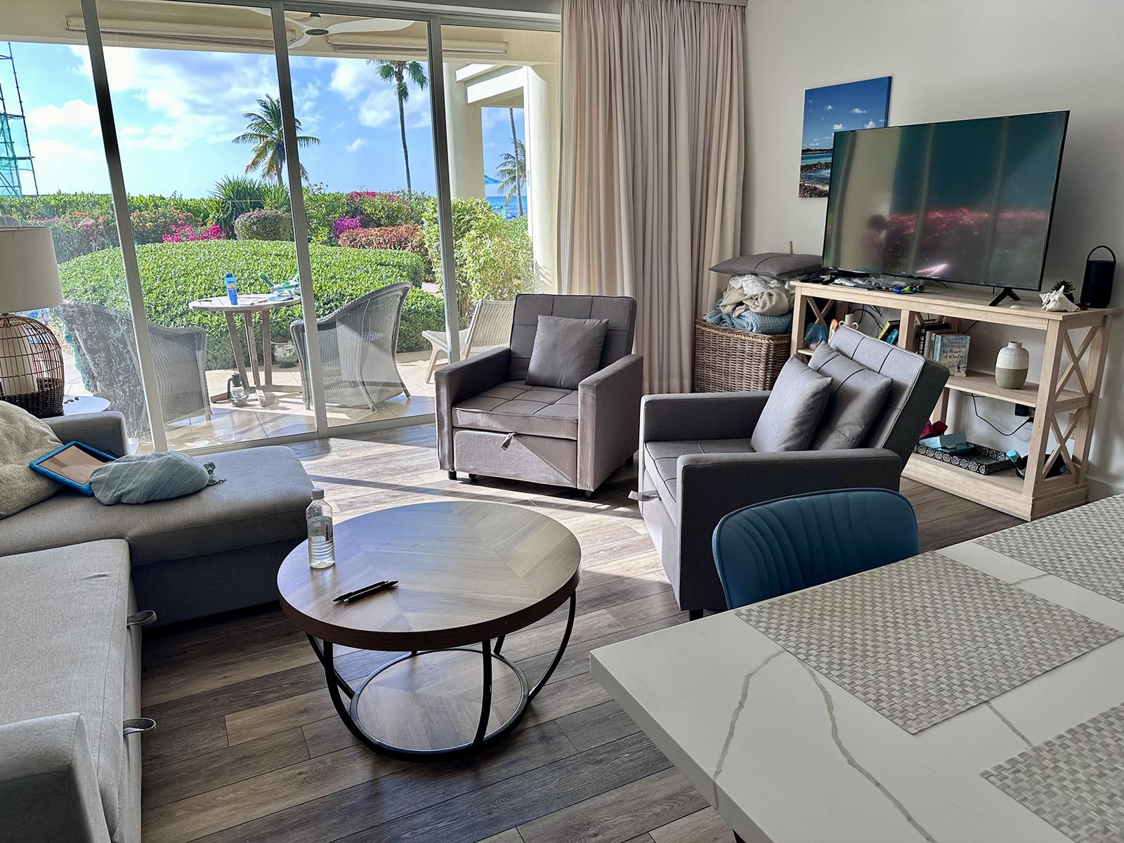 1 Bedroom Beachfront Suite 4104 for Sale, Coral Gardens, Grace Bay, Providenciales, Turks & Caicos — photo 4