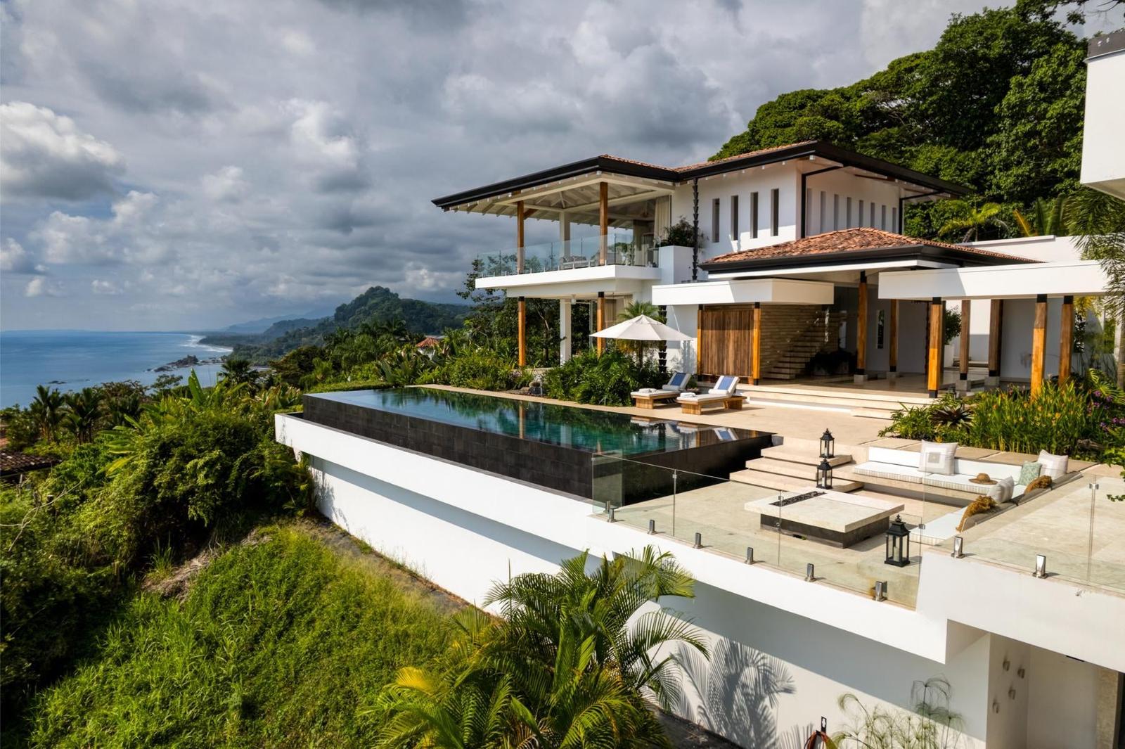3 Bedroom Luxury Villa for Sale, Las Olas, Dominical, Puntarenas, Costa Rica — photo 1