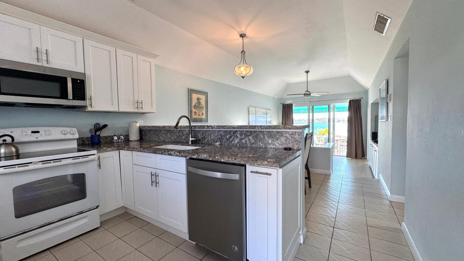 Harbourside II, 2-bedroom apartment in Nassau / New Providence — photo 3