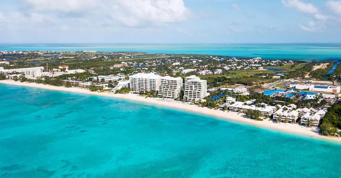 3-bedroom beachfront residence in Seven Mile Beach, Grand Cayman — photo 3
