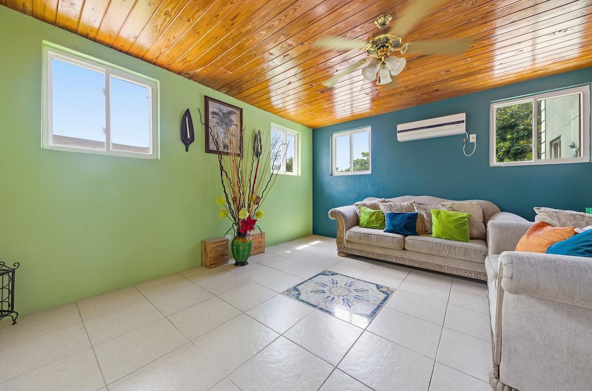 5 Bedroom Duplex for Sale in Joe Farrington Road, Bahamas — photo 4