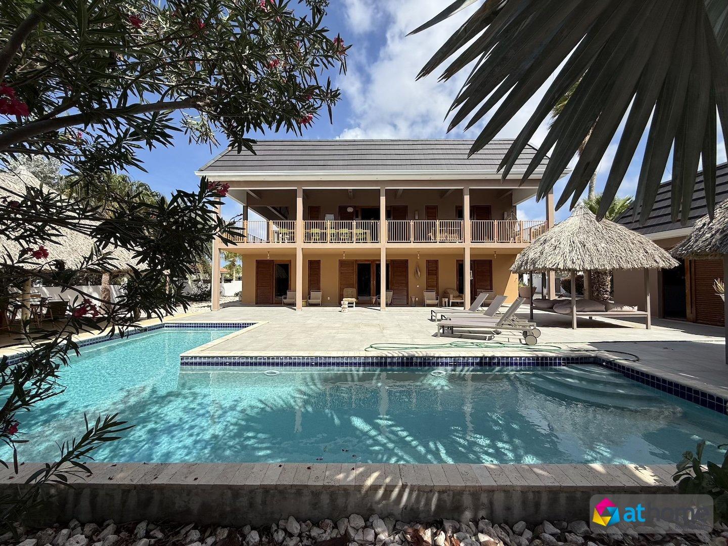 Exclusive 6 Bedroom Villa with Pool and Guest House in Vista Royal — photo 1