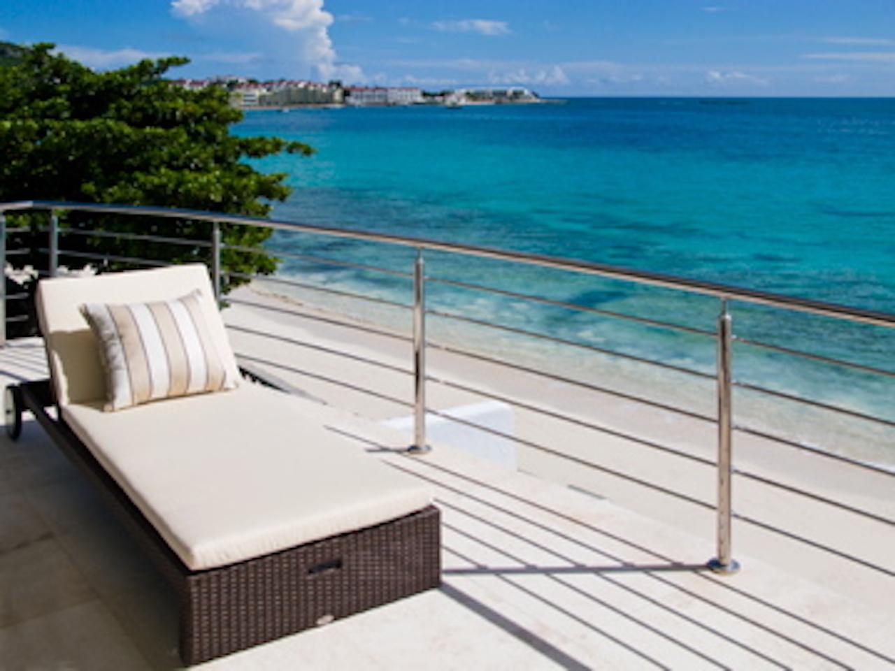 2-bedroom condo in Simpson Bay, beachfront — photo 5