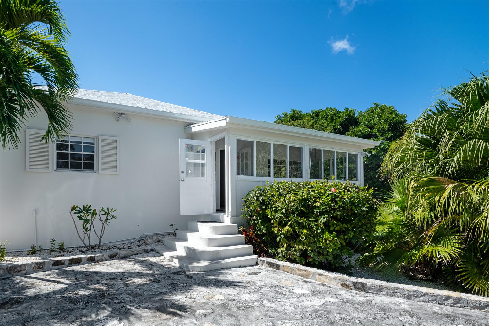 3BR Single Family Home 42 Garden Loop — photo 1