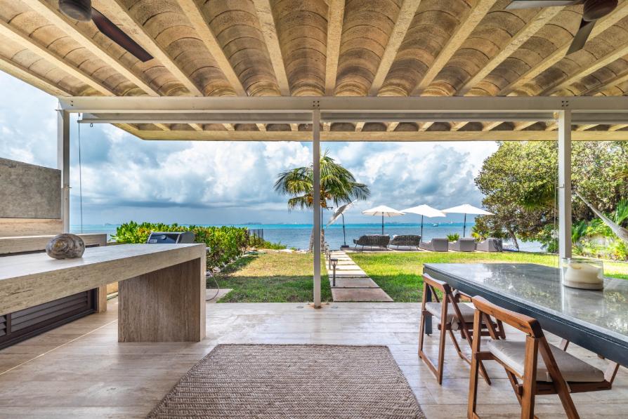 Isla Mujeres Beautiful Beachfront Villa — photo 1