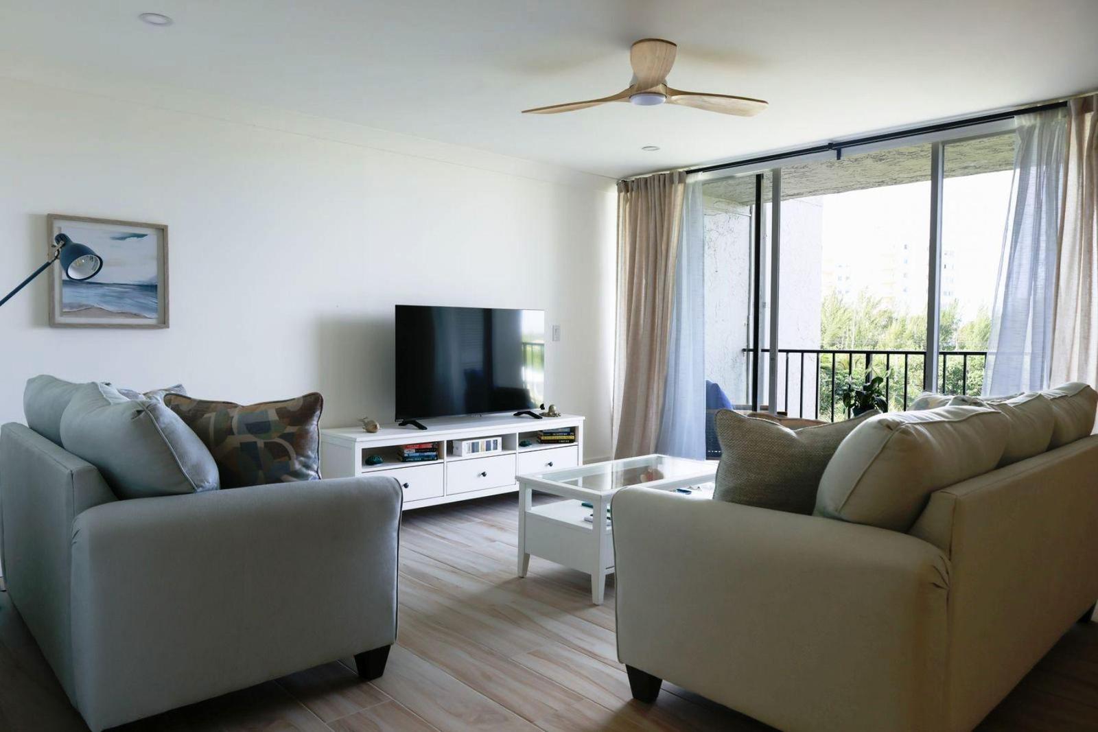 2-bedroom apartment in Coral Beach Condominium, Grand Bahama, The Bahamas — photo 1