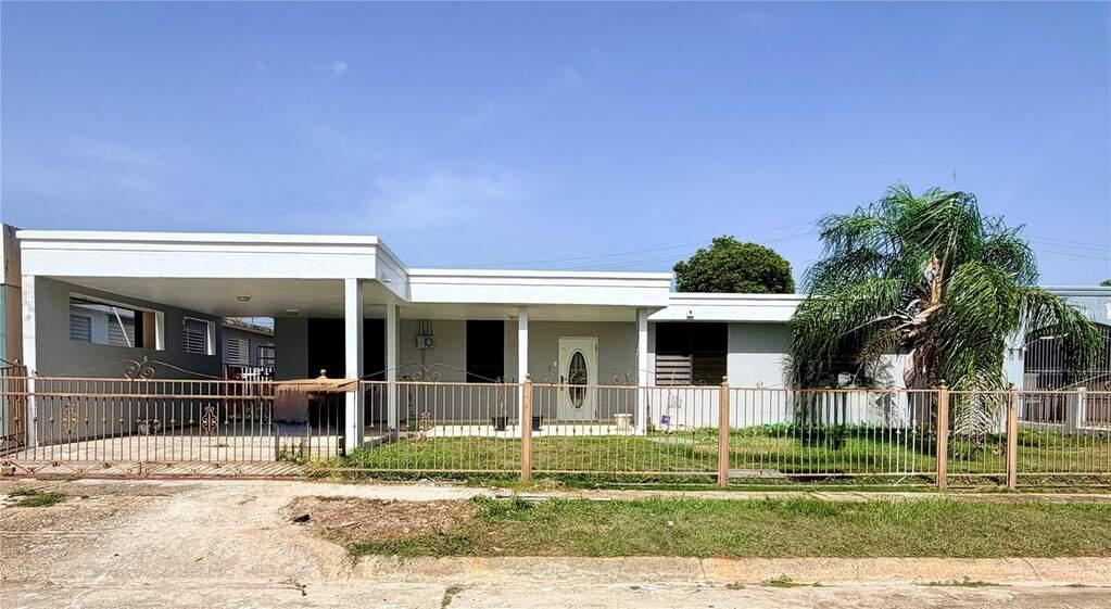 4 Bedroom House for Sale in Aguadilla, PR — photo 2
