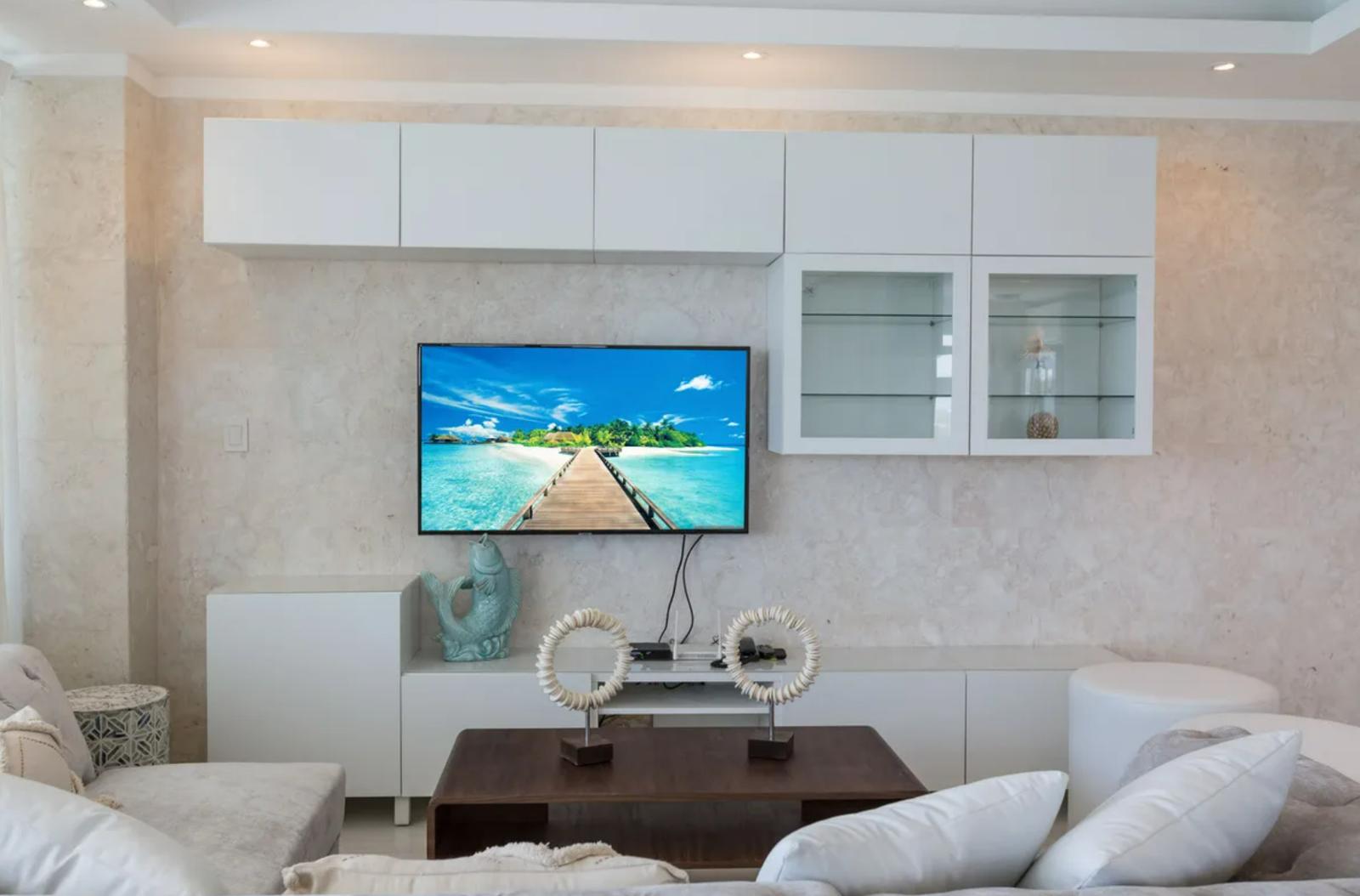 Beachfront 3 Bedroom Apartment For Sale In Exclusive Marbella — photo 1