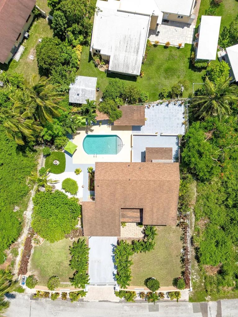 4-bedroom house in Winton with swimming pool — photo 2
