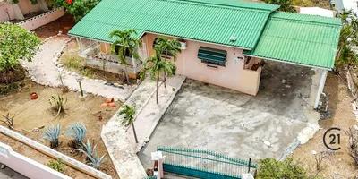 3 bedroom home for sale — photo 1