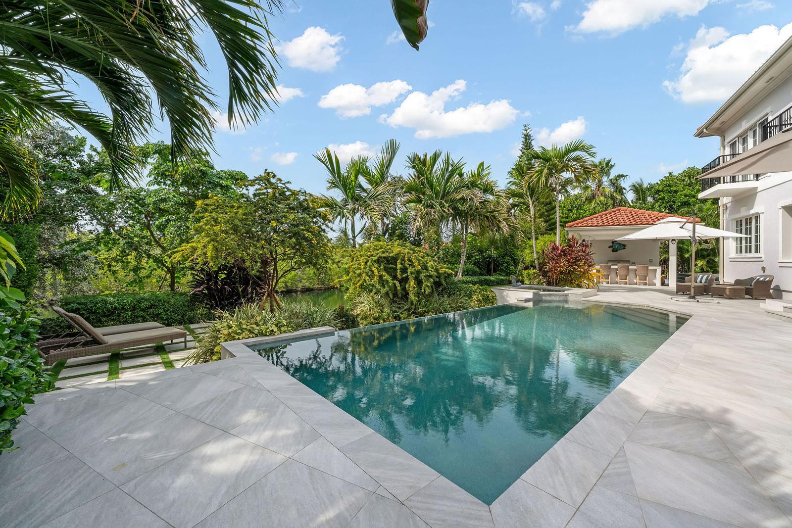 4 Bedroom Canal-Front Villa for Sale, Vista del Mar, Seven Mile Beach Corridor, Grand Cayman — photo 5