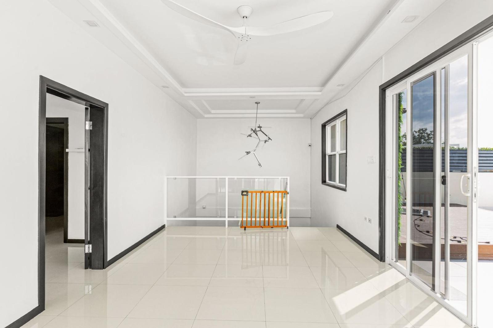 4 Bedroom Penthouse for Sale, The Linneman, Kingston, Jamaica — photo 3
