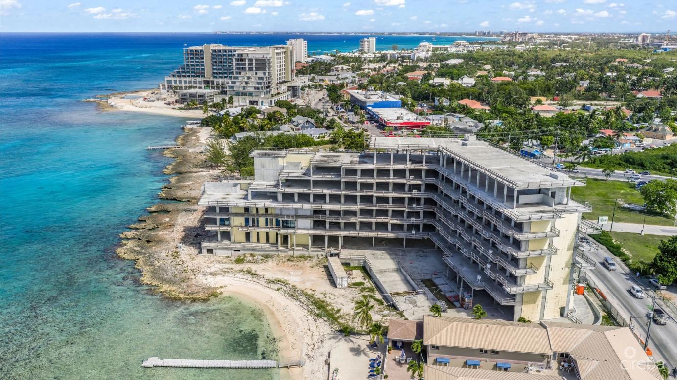 Luxury hotel/resort in George Town, Cayman Islands — photo 1