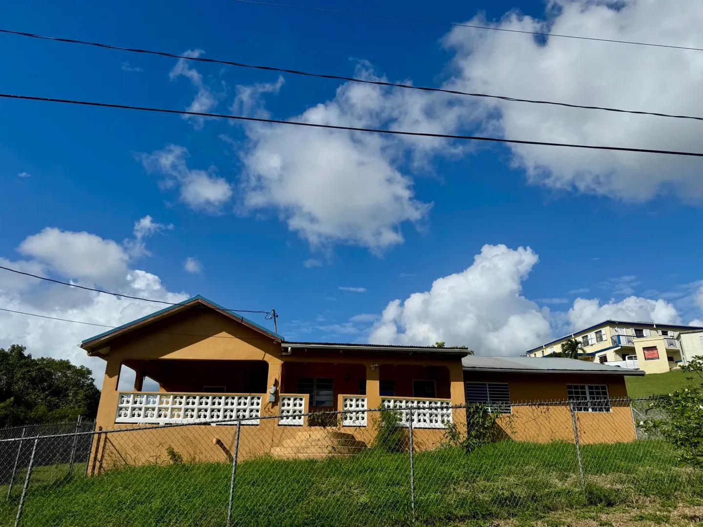 4 Bed, 2 Bath House in West End — photo 1
