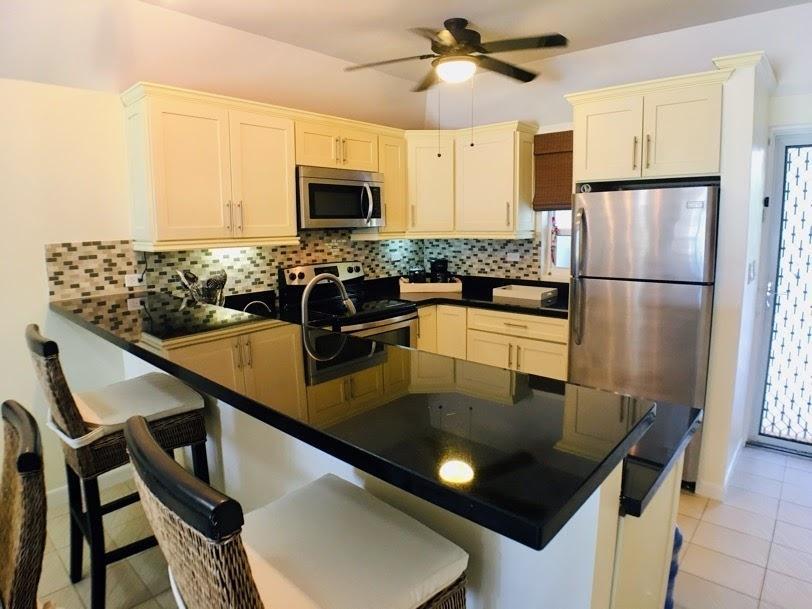 2-bedroom apartment in Cloister Drive, Nassau — photo 3