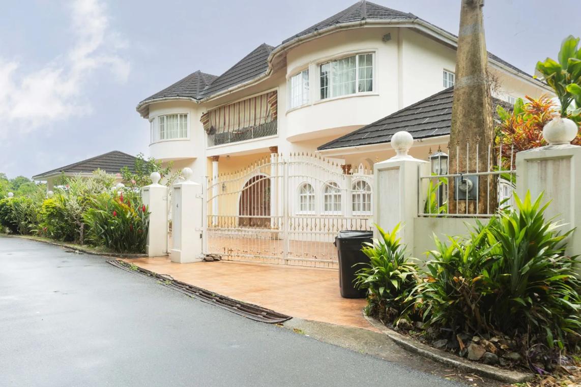 6-bedroom luxury villa in Stony Hill, Jamaica — photo 2