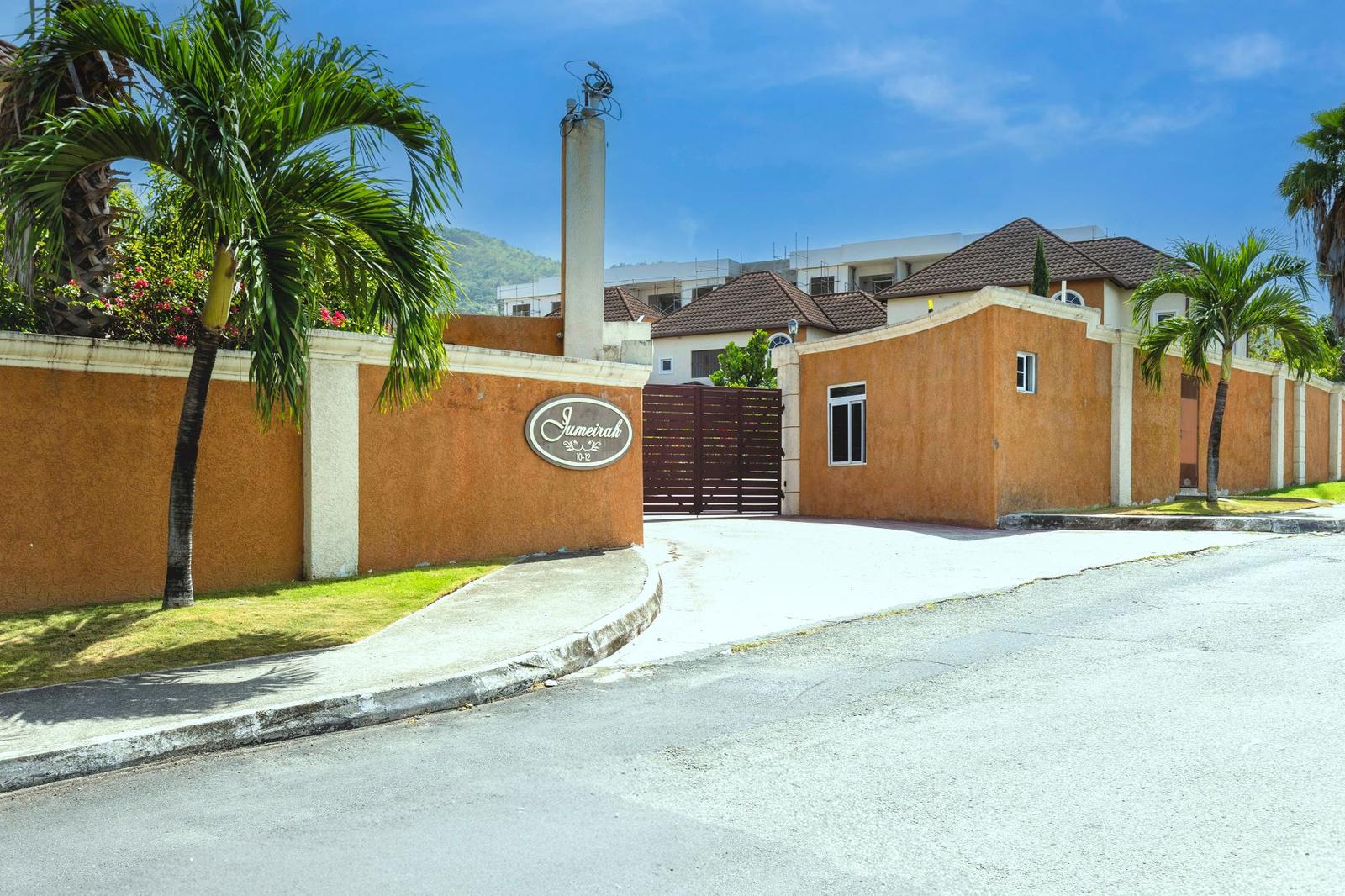 5 Bedroom Townhouse for Sale, Jumeriah, 11-10-12 Dillsbury Avenue, Jacks Hill, Kingston 6, Jamaica — photo 1