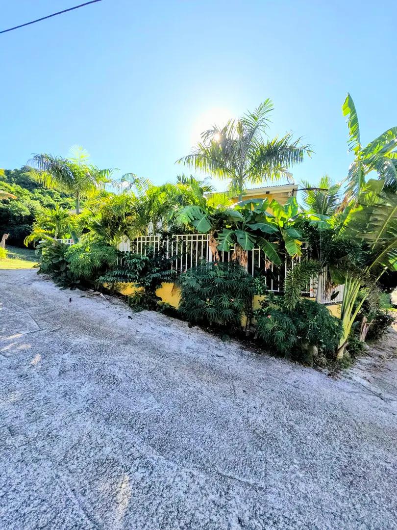 2 Bed, 1 Bath Apartment in Christiansted — photo 2