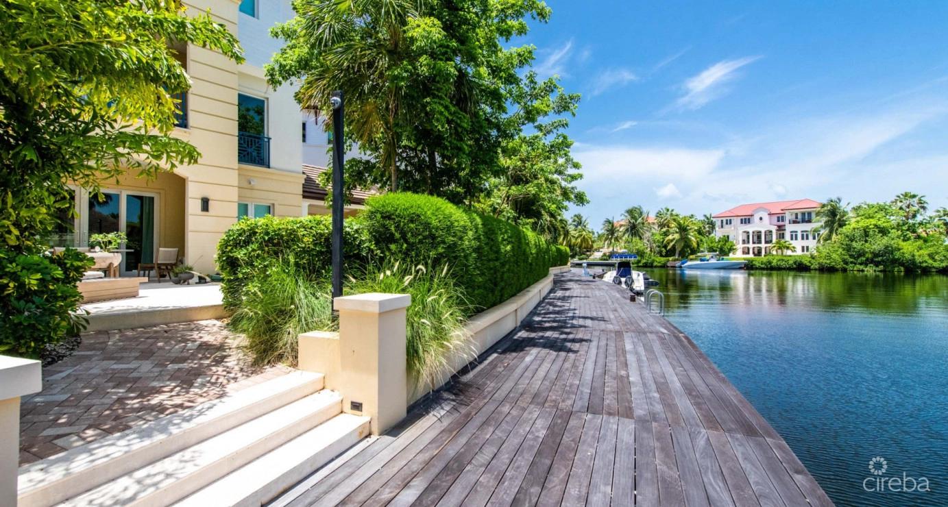 3-bedroom condominium in Stone Island — photo 4