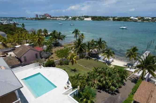 4 Bed Property Incl Private Beach, Pool & Boat Dock — photo 3