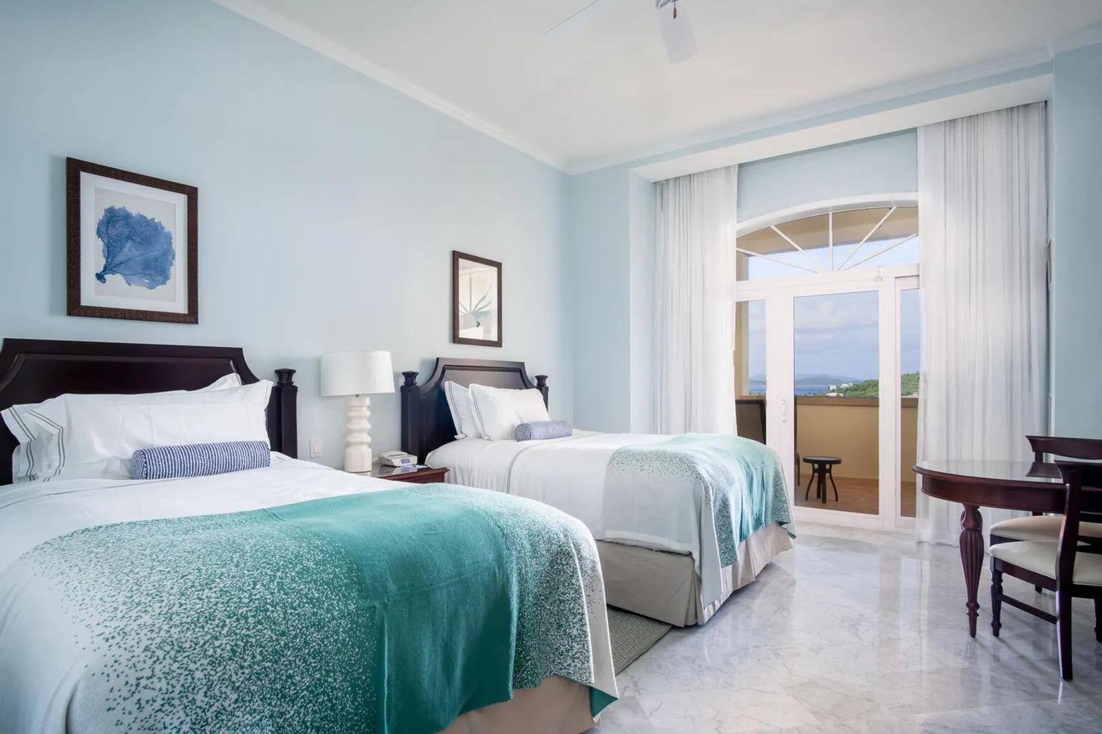 2 Beds 2 Baths Penthouse in St. Thomas — photo 2