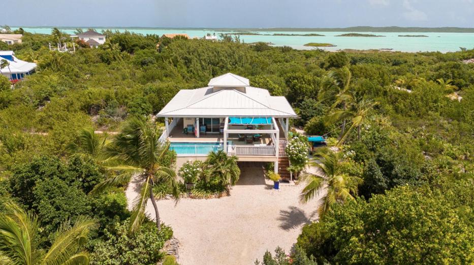 Casa De Isle 3BR Villa in Turks and Caicos — photo 2