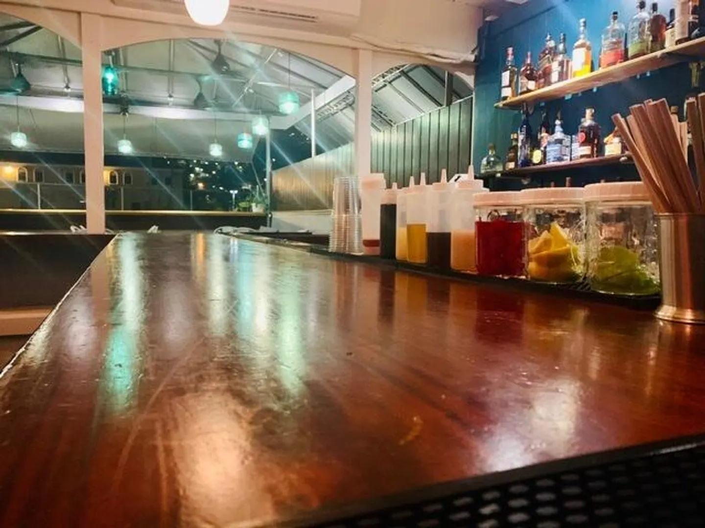 Turnkey restaurant/bar for sale in Frenchtown, St. Thomas — photo 2