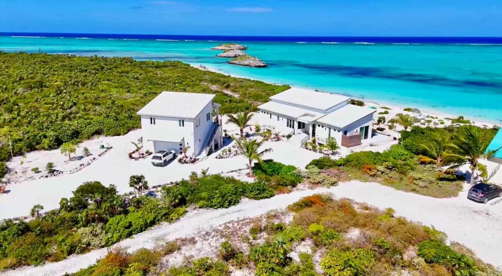 Wild Orchid Villa - 5 Bedroom Beachfront Property in North Caicos — photo 2