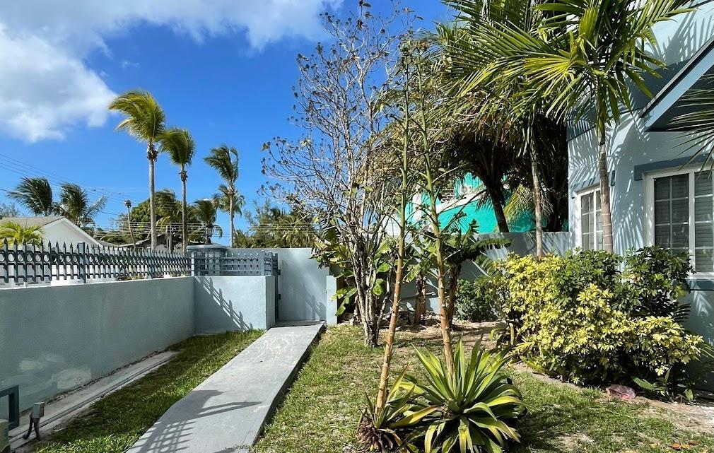 Hotel with beach access in Paradise Island — photo 5
